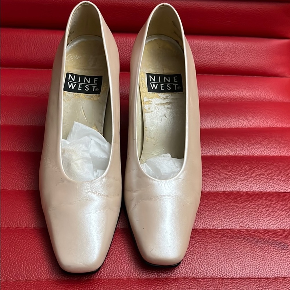 Nine West Cream Heels Vintage-Inspired Satin Finish. Heels 3” high
